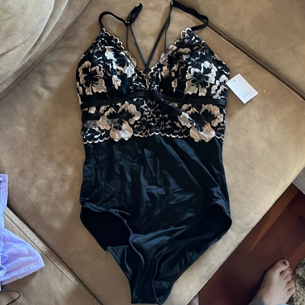 NWT Auden floral lace body suit Size small